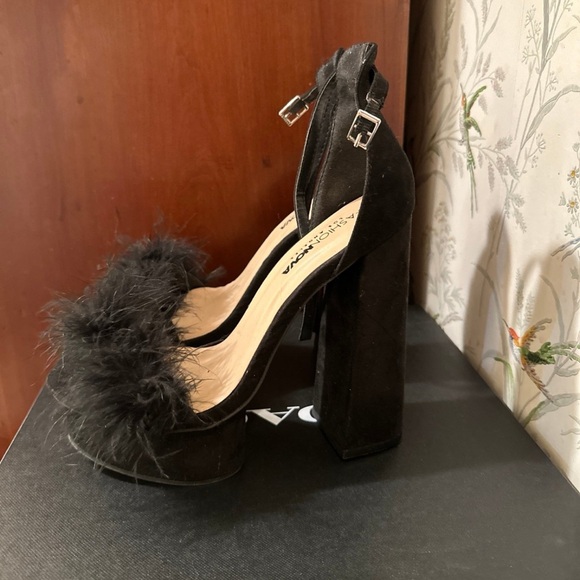 Black fuzzy heels - Picture 2 of 2